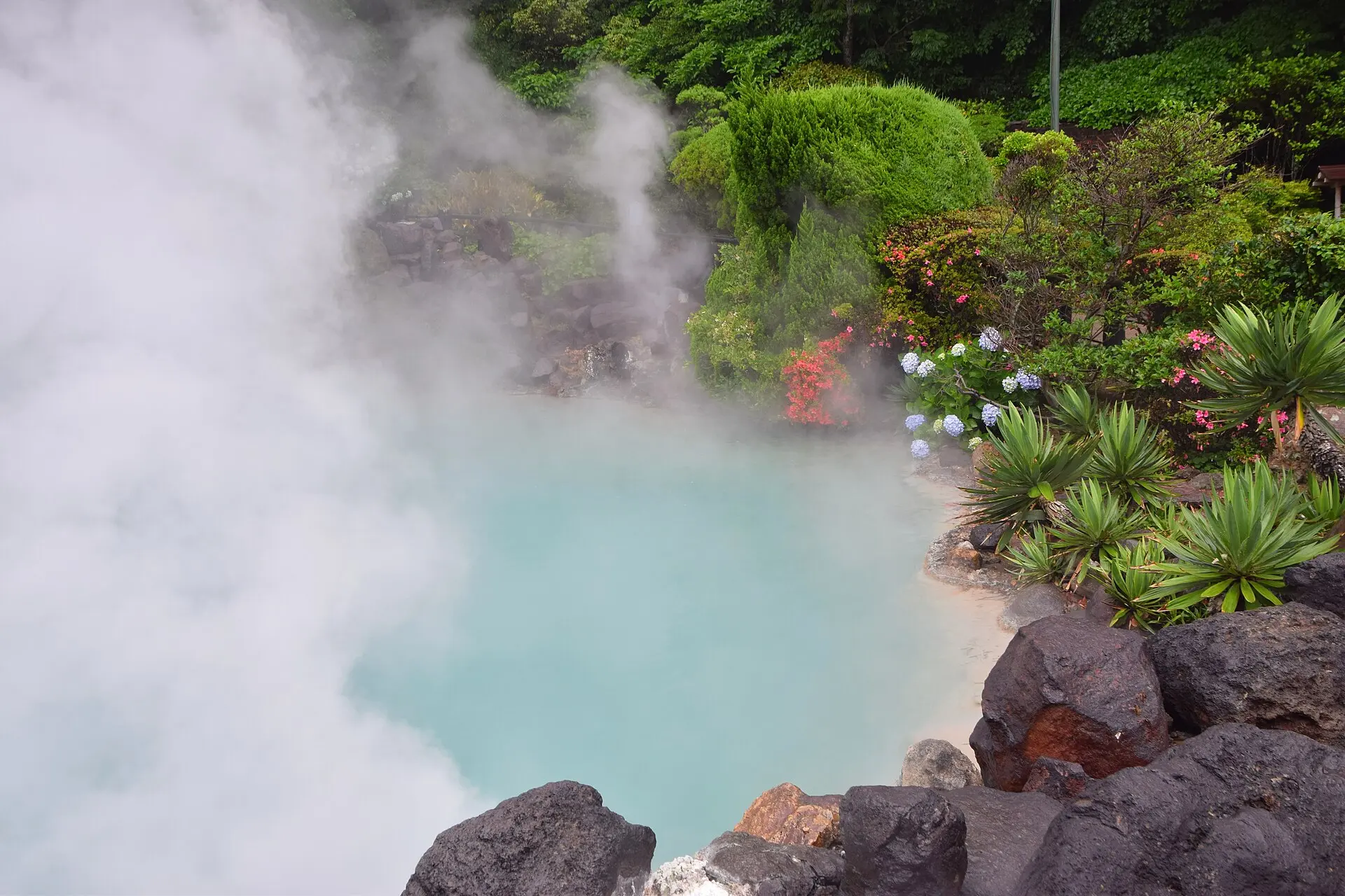 The turquoise steaming pond of Umi Jigoku in Beppu