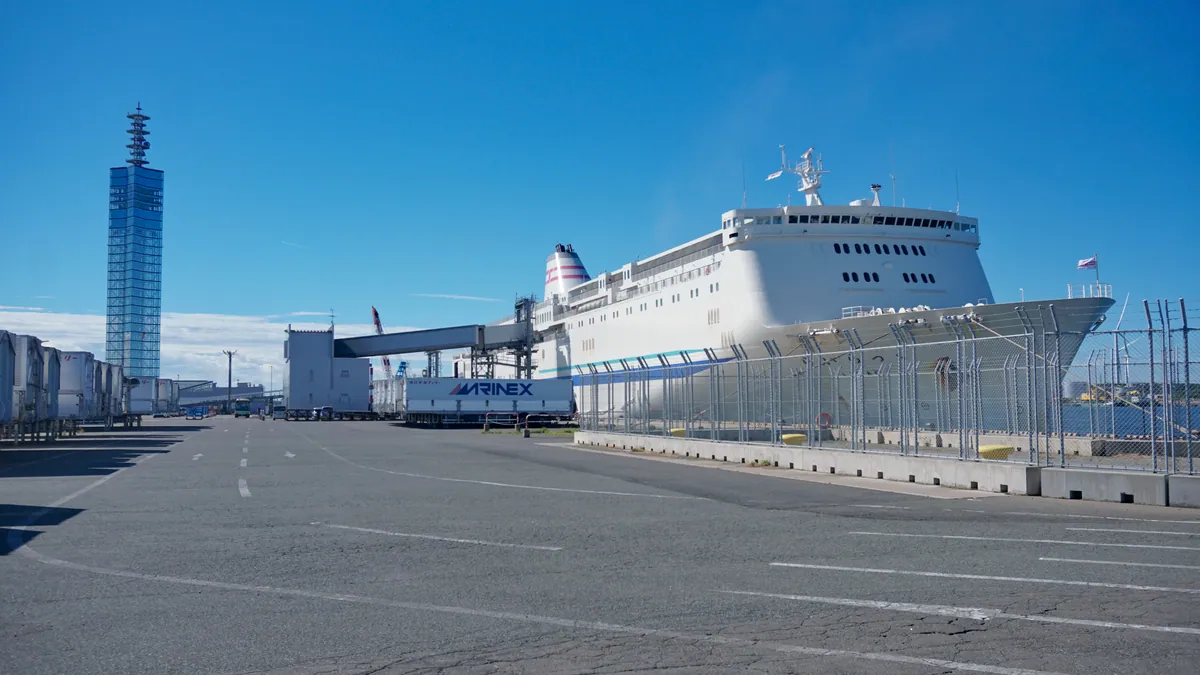 Ferry Lilac and Akita Port Tower Selion