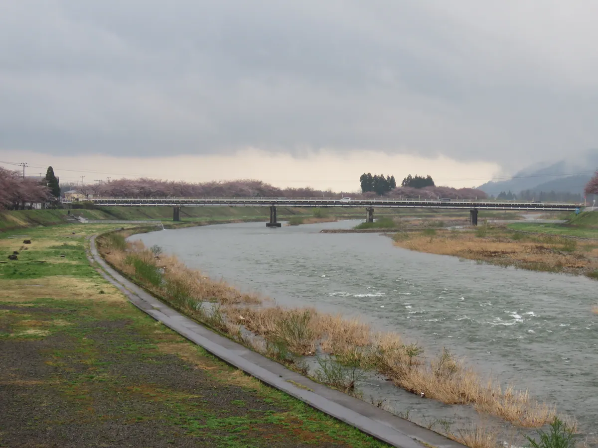 Hinokinai River in Kakunodate, seen from Yokomachi Bridge, April 2023 02