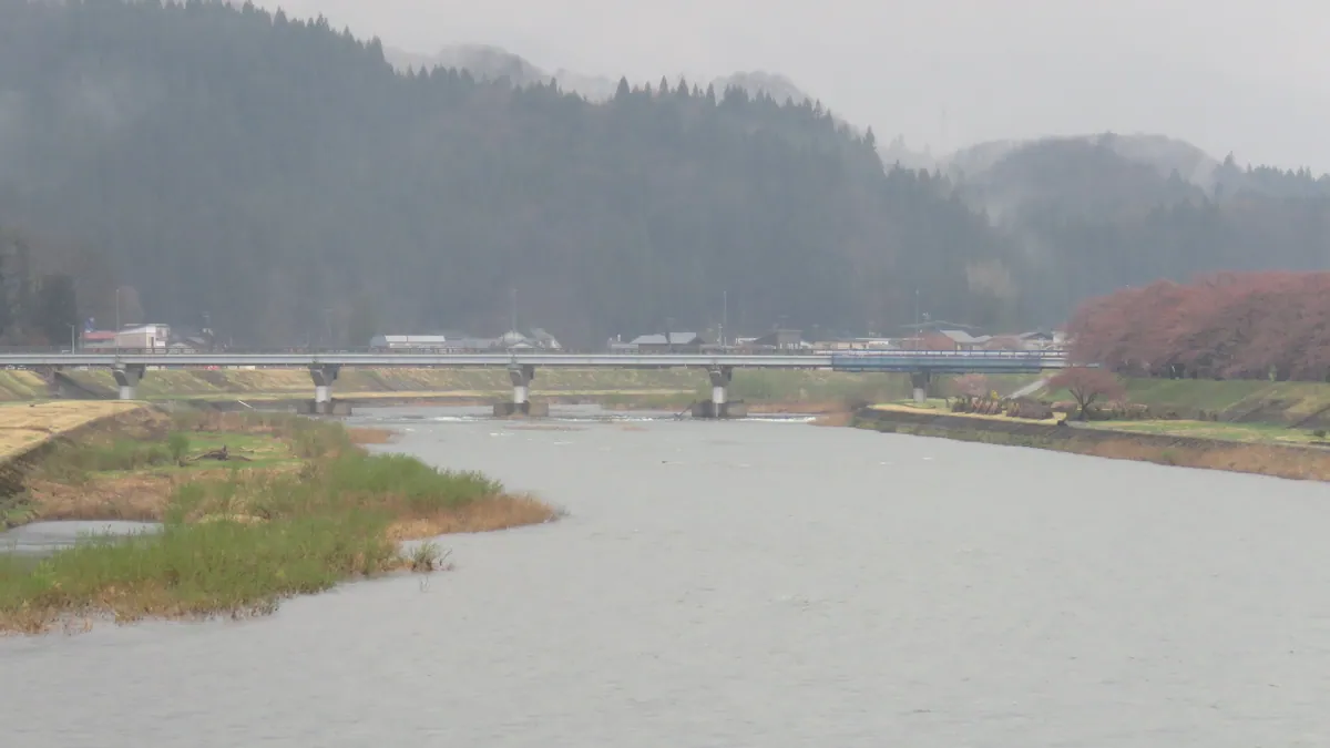Hinokinai River in Kakunodate, seen from Yokomachi Bridge, April 2023 04