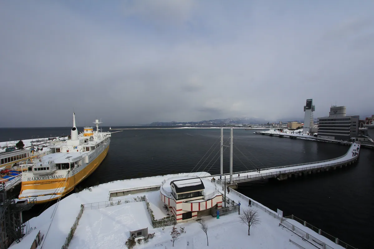 Aomori Bay Bridge promenade