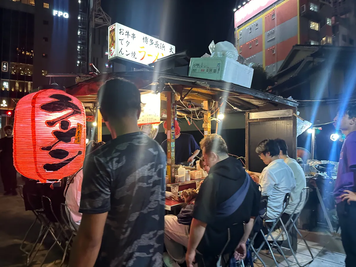 A yatai on Nakasu, after dark