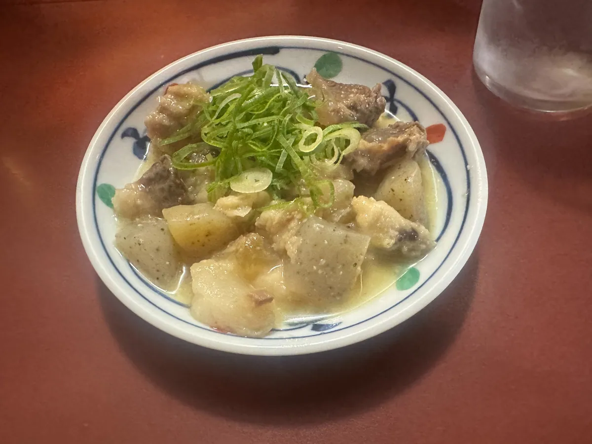 A yatai on Nakasu, after dark