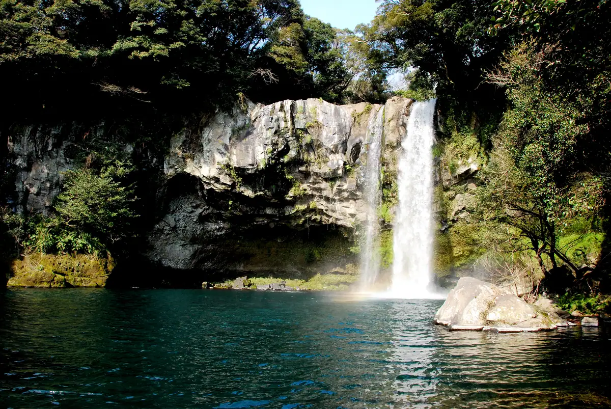 Korea-Jeju-Cheonjiyeon Waterfall-01