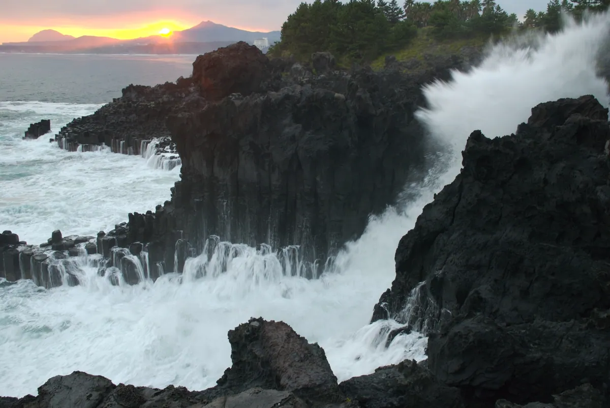Jungmun Daepo Columnar Joints with waves crashing