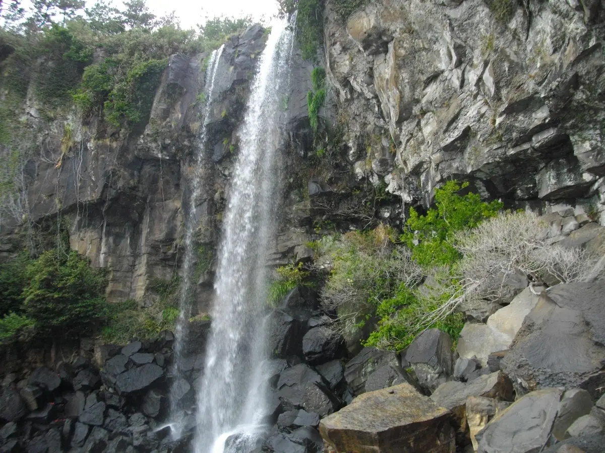 Jeongbang Waterfall 01