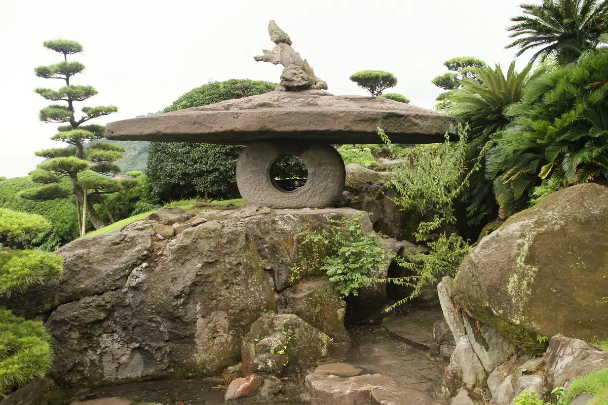 仙巌園獅子乗大石灯籠