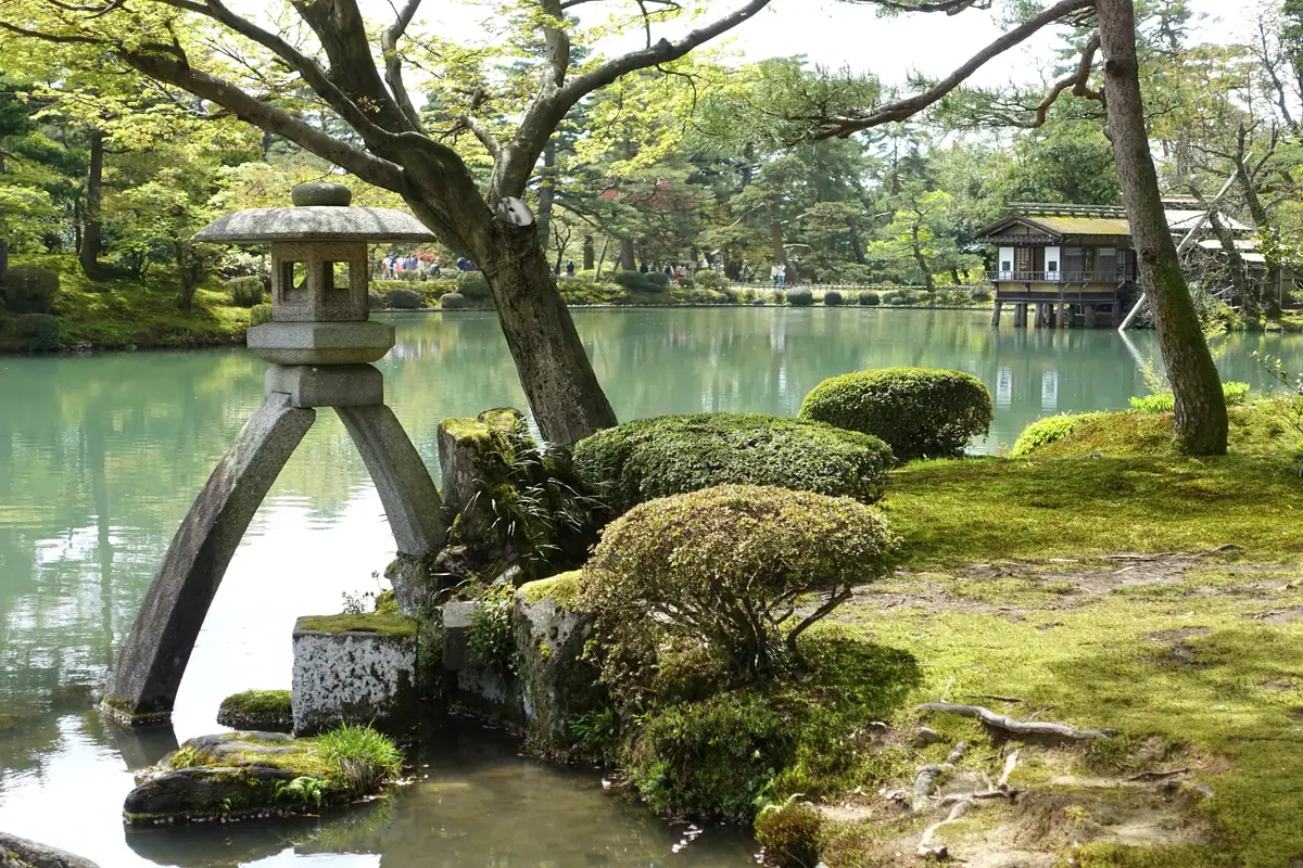 Kenroku-en with a local guide