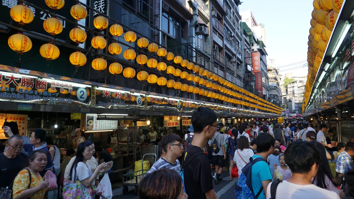 2017-07-15 Keelung Miaokou Night Market 02