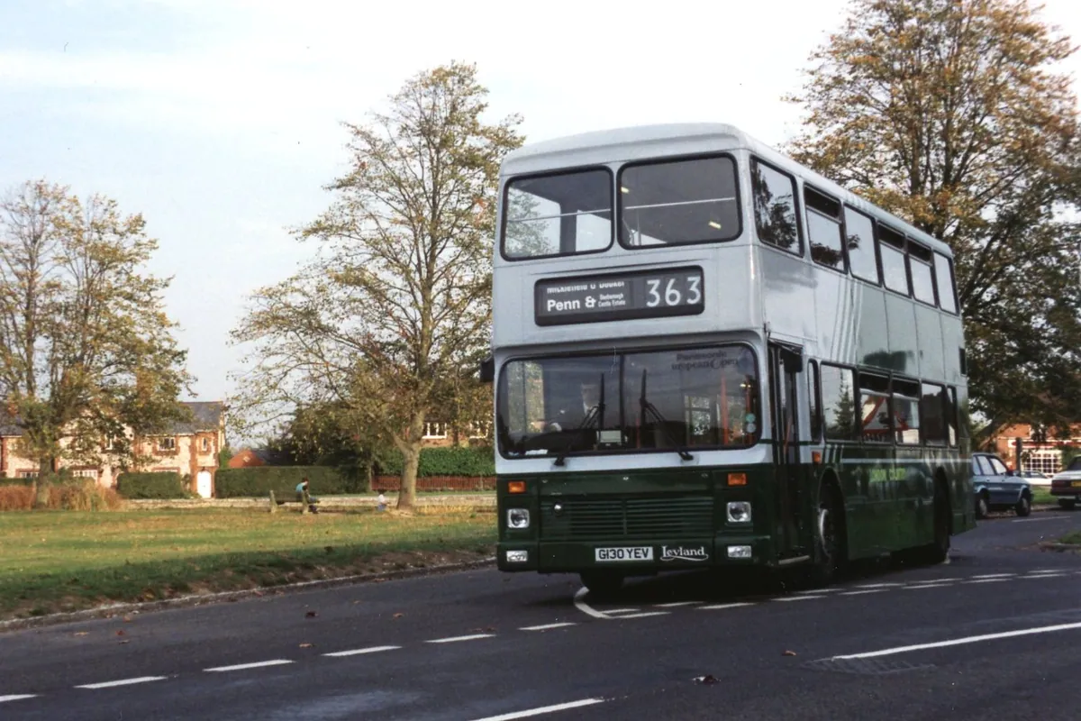 London Country North West LRL30 G130YEV