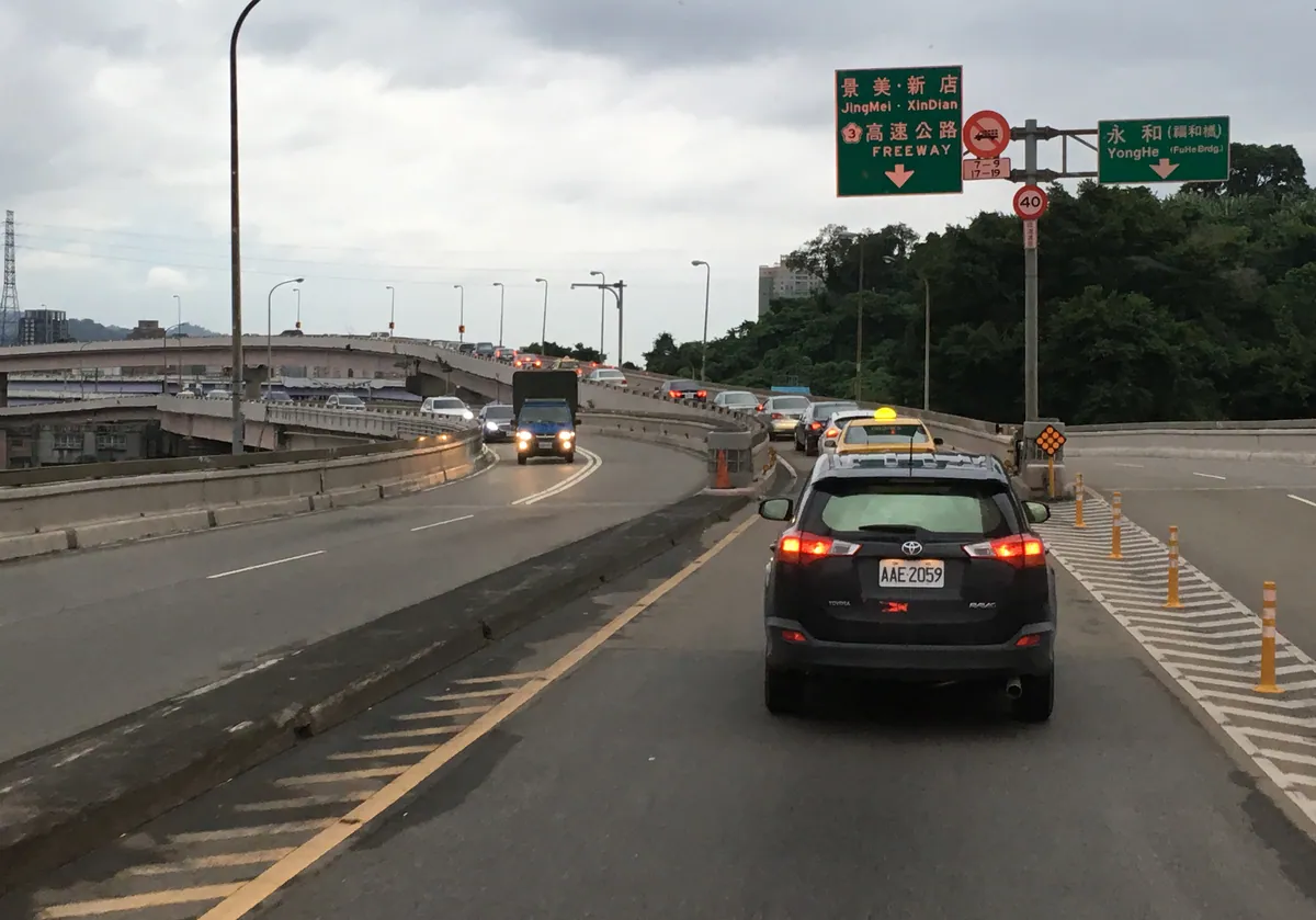 Taipei, door to door