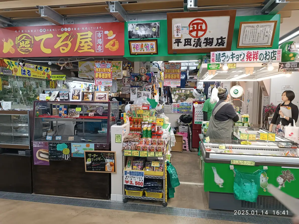JP 日本 Japan 沖繩 OKINAWA 那霸 Naha 牧志公設市場 Makishi First Public Market at 國際通 KokusaiDori 大平通商店街 TaiHeiDori Business Street January 2025 R12S 02