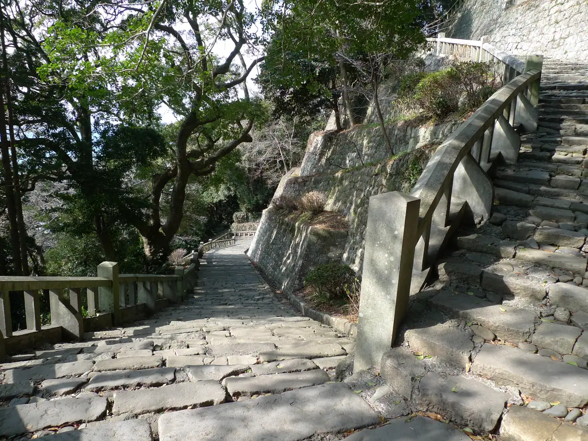 Front approach to Kunōzan Tōshō-gū 02