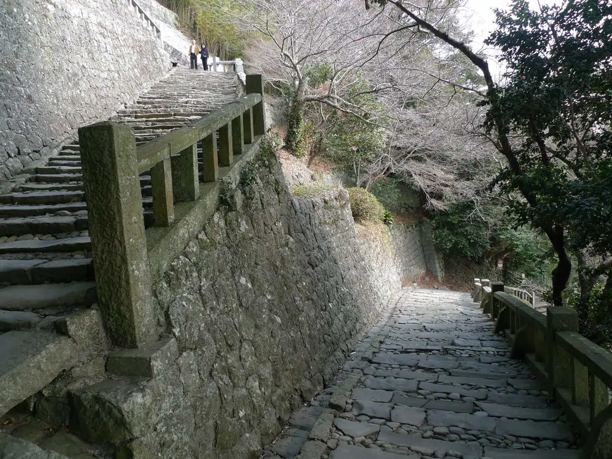 Front approach to Kunōzan Tōshō-gū 01