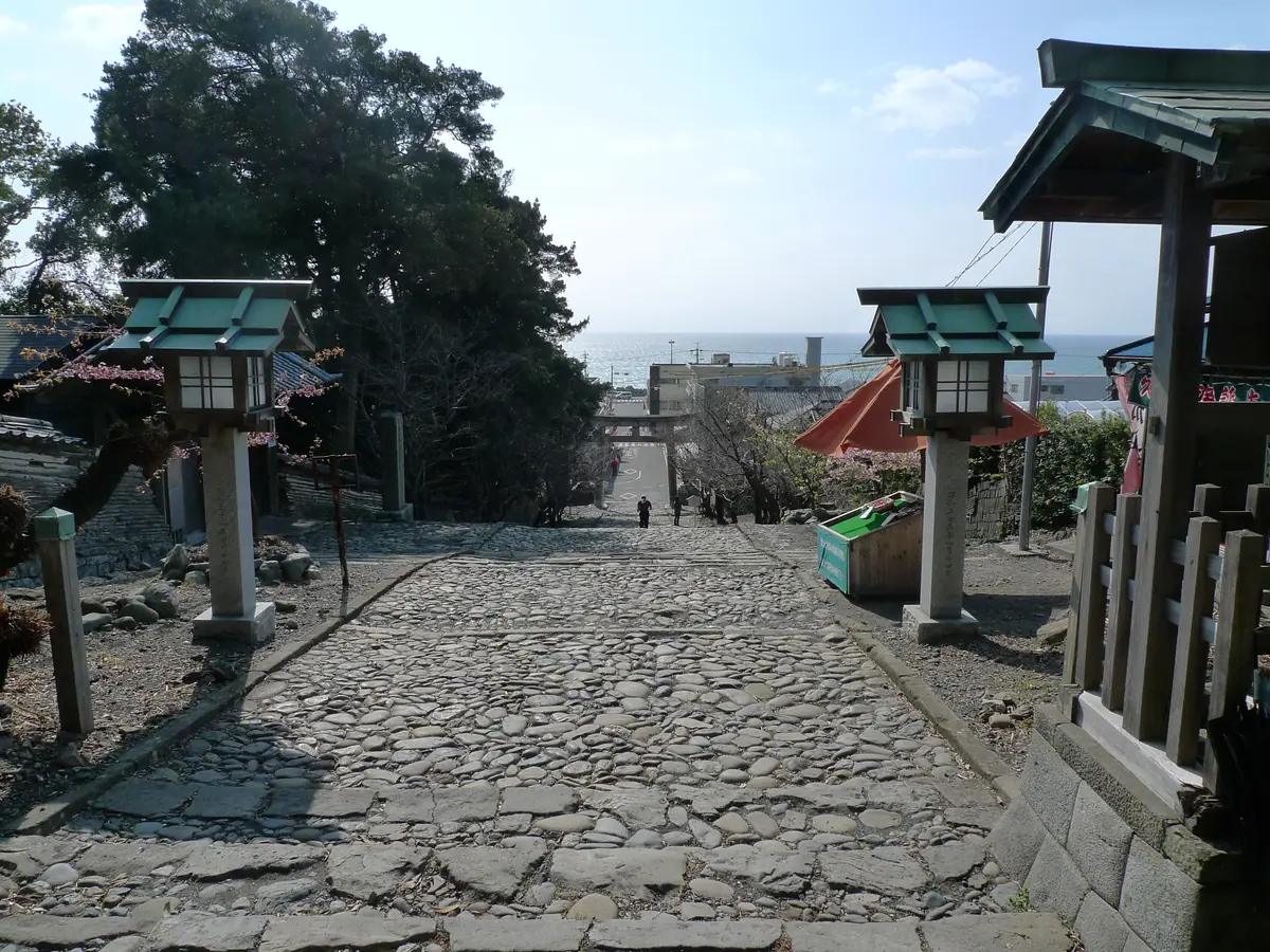 Front approach to Kunōzan Tōshō-gū 03