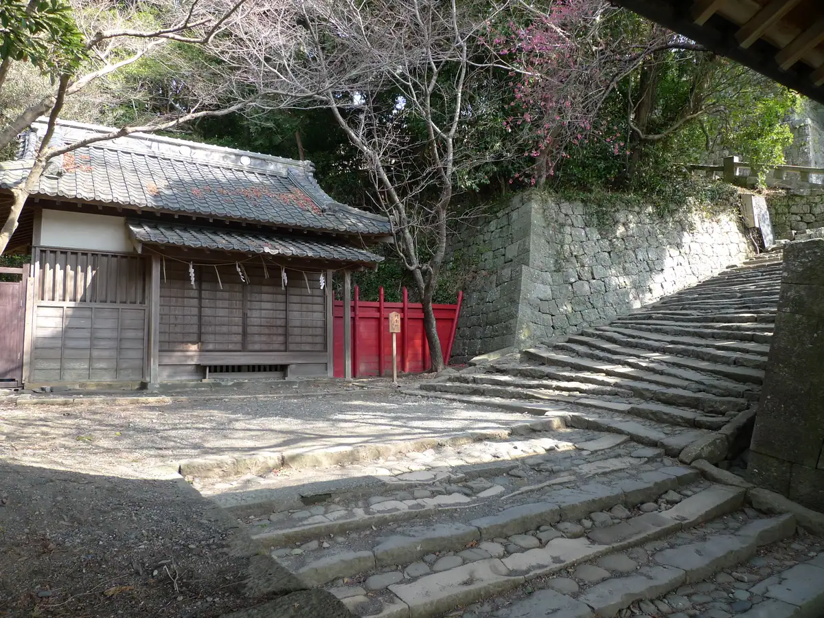 Front approach to Kunōzan Tōshō-gū 04