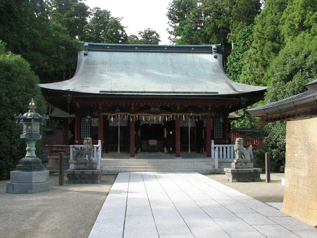 Shiwahiko Shrine haiden