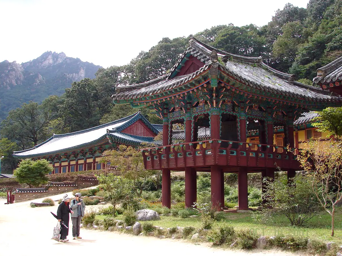 Korea-Sinheungsa-Bojero-01