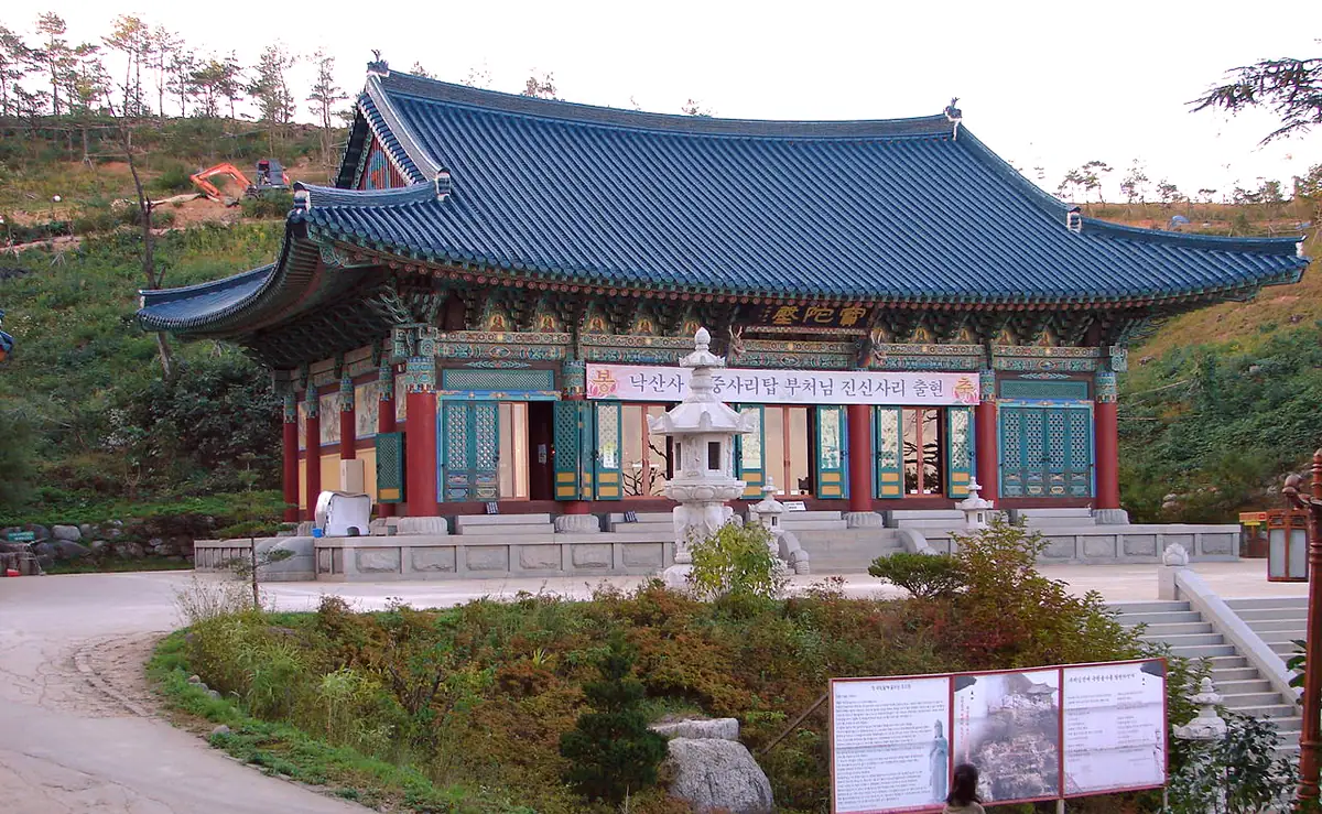Korea-Naksansa 2215-07 grounds