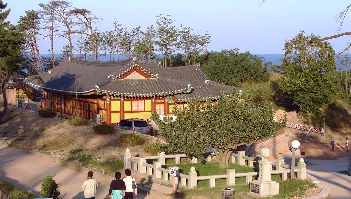 Korea-Naksansa 2212-07 grounds