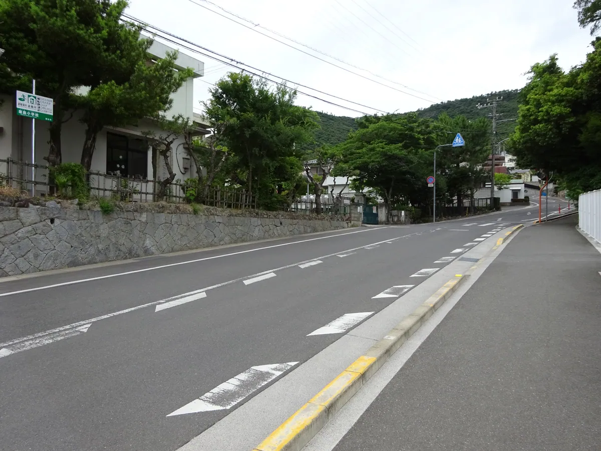 Ｒ１４号の屋島小学校前