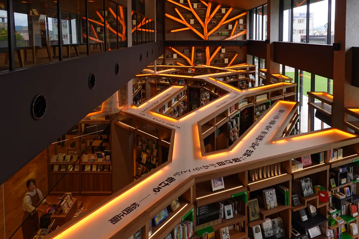 Chienamiki bookstore at otta