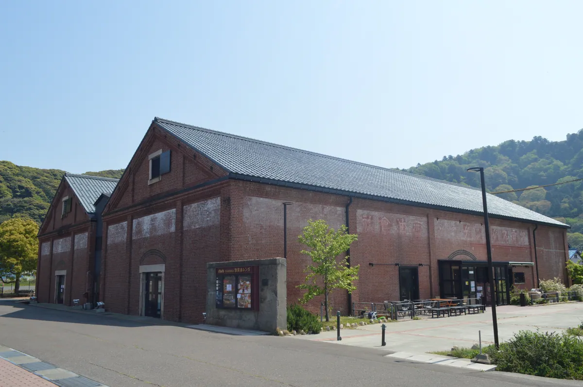 Tsuruga Red Brick Warehouce ac (2)