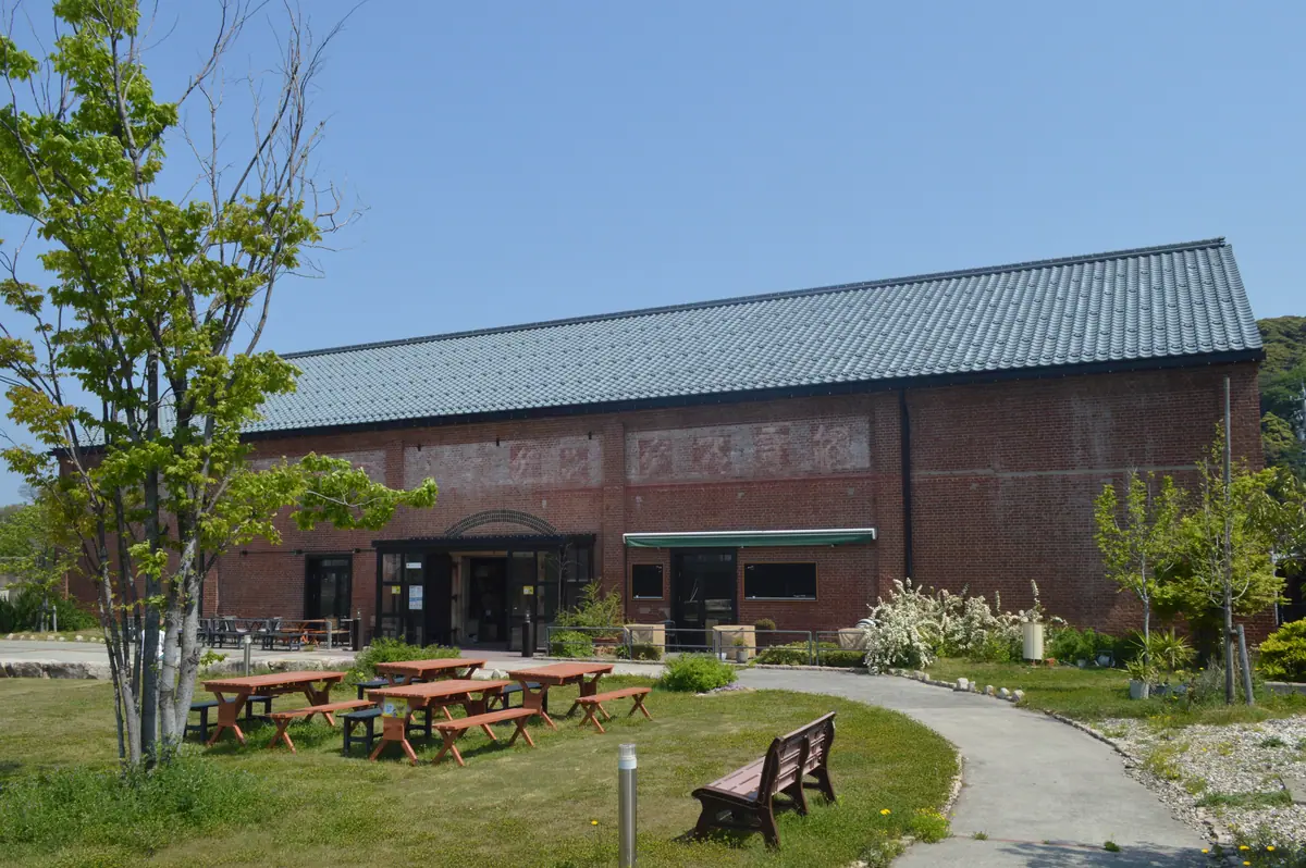 Tsuruga Red Brick Warehouce ac (1)