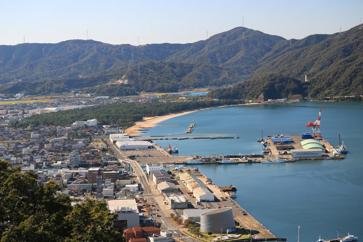 Kehi-matsubara and Port of Tsuruga