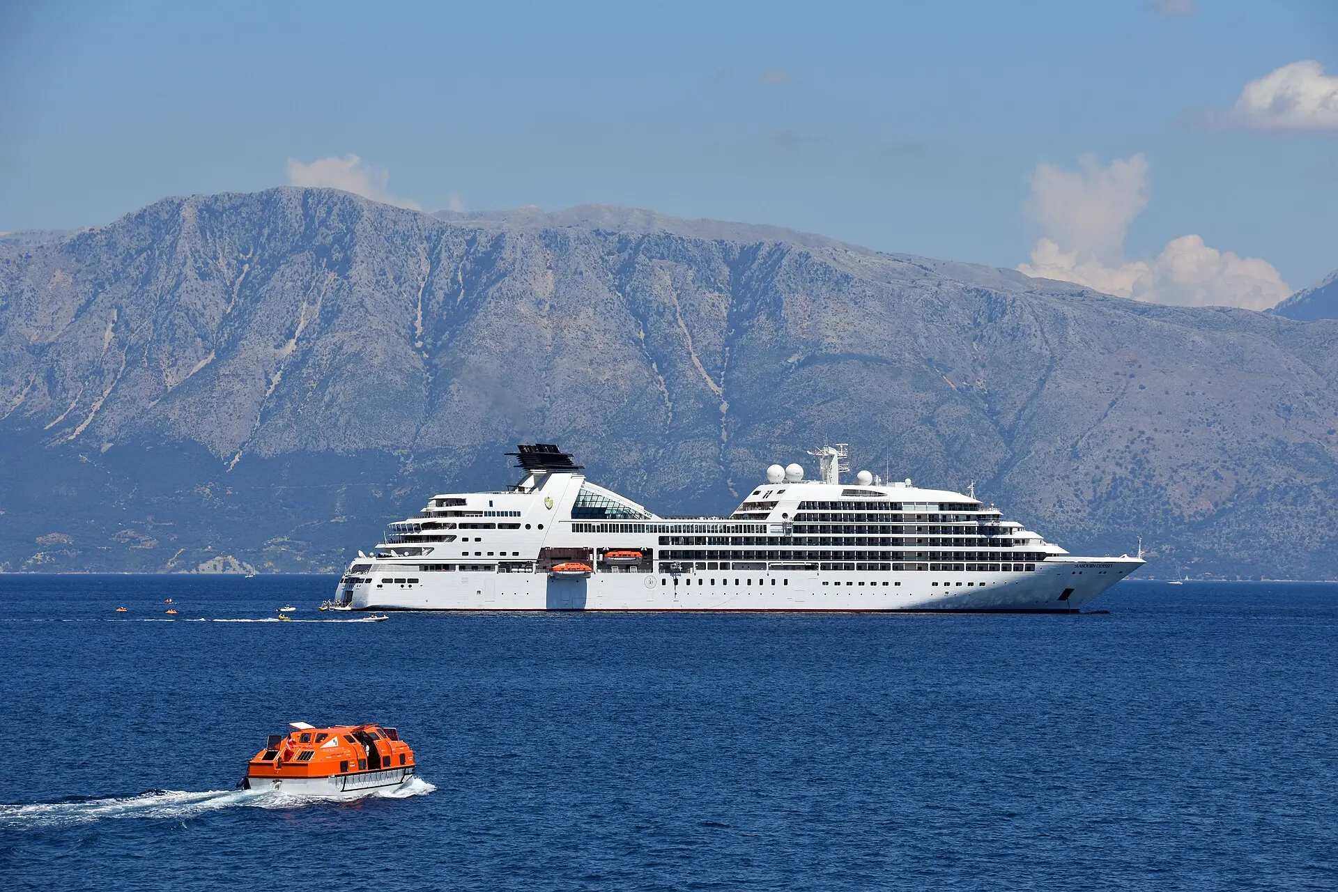 Mitsui Ocean Fuji & Sakura cruise ship