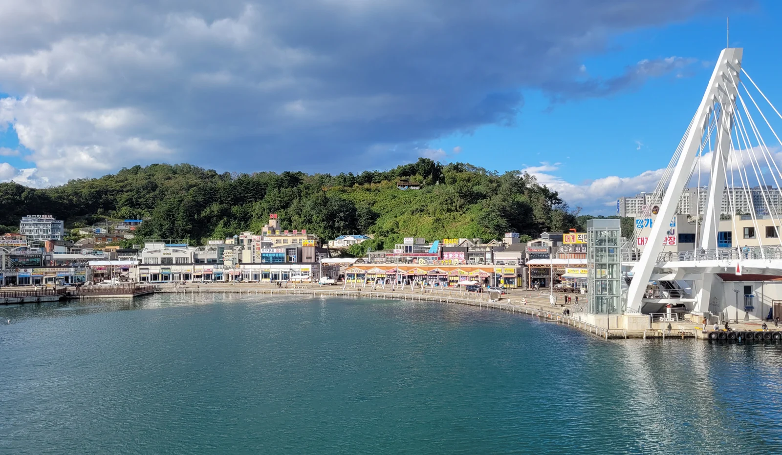 Daepo Port, the round fishing harbour 4.9 km south of the terminal