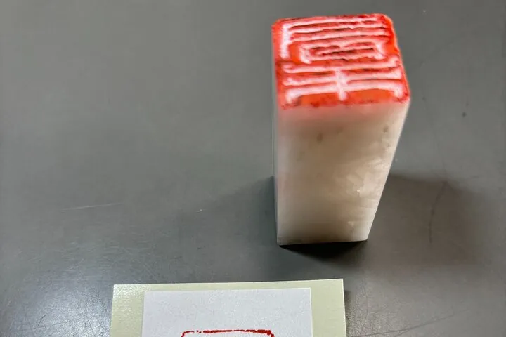 Create an Original Seal with Natural Stone and Otaru Artisans — operator photo 4