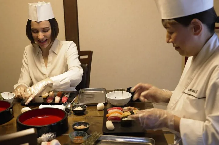 Taught by a professional Making sushi with Hakodate's Fresh Fish — operator photo 4