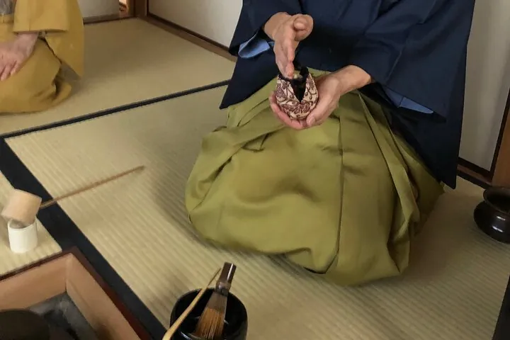 Japanese Style Room Tea Ceremony Class in Marugamemachi — operator photo 2