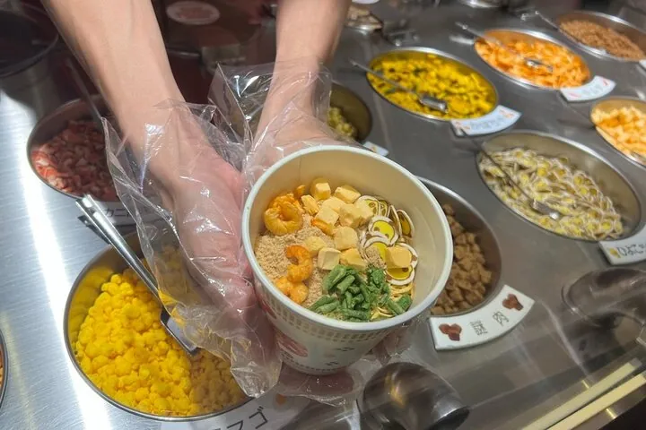 Yokohama: Guided Cup Noodles Museum Tour & Make Your Own Cup — operator photo 6