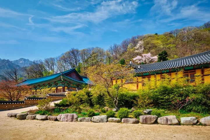 Seoraksan Hiking Ulsanbawi Summit Biryong Falls and Finisher Gift — operator photo 10