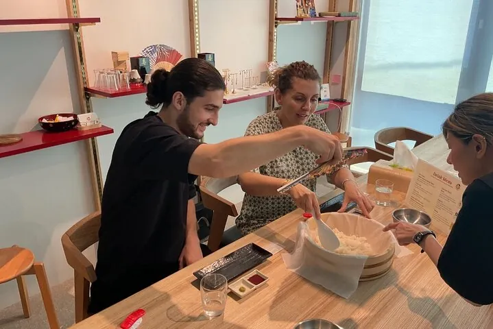 Cozy Tokyo Class: Ramen, Sushi, Sake Pairing & Cultural Exchange — operator photo 4