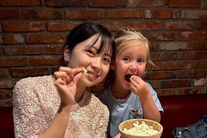 Kobe: Customizable Private Tour w/ Local Student Guide — operator photo 2