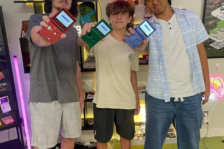 Pixel Lab Tokyo: Gameboy Mod Workshop (Classic/Advance/SP) — operator photo 3