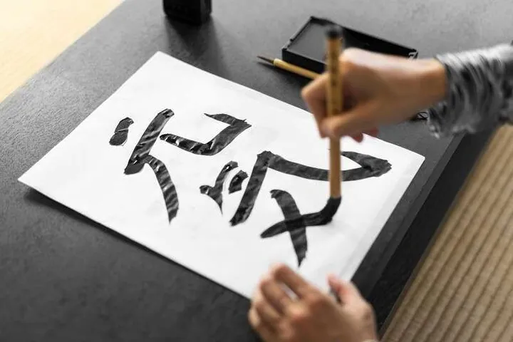 Calligraphy Workshop in Namba, Dotonbori — operator photo 4