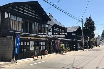 Guided: Walking Tour of Wealthy Merchant's Storehouses in Akita