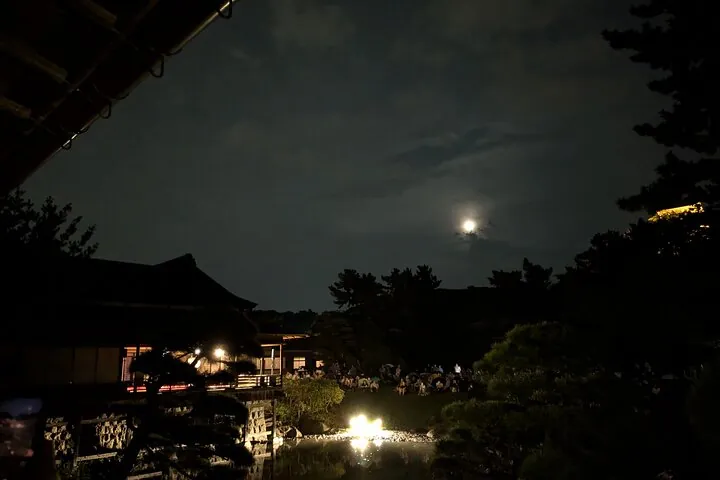 Full Moon Watching in Autumn at Sankeien