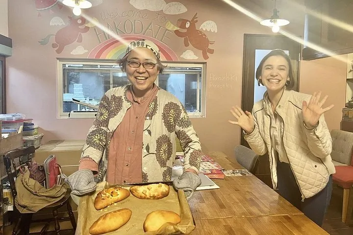 Make Piroshki in Hakodate and Visit Hidden Spots While Baking — operator photo 2