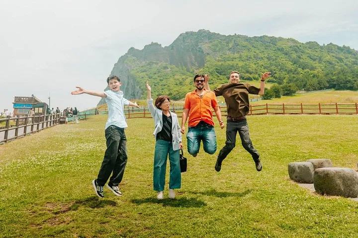 Seongsan Ilchulbong_jump