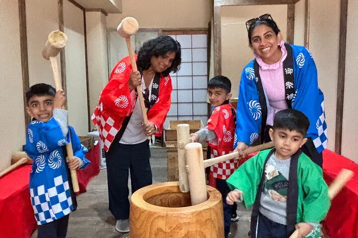 Traditional Mochi Pounding Experience — operator photo 4