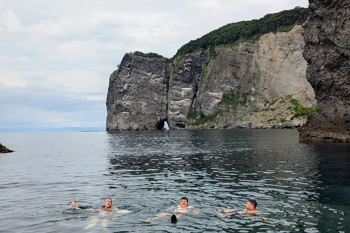 Our favourite swimming spot halfway to the Caves.