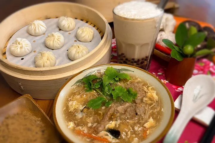 Xiao Long Bao, Pork thick soup, Bubble milk tea. Taiwan Traditional Light Meals Experience-B (Taipei Cooking Class) — operator photo 2