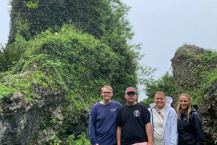 Okinawa Battlefields & Peace Memorial Tour, Licensed Guide — operator photo 4