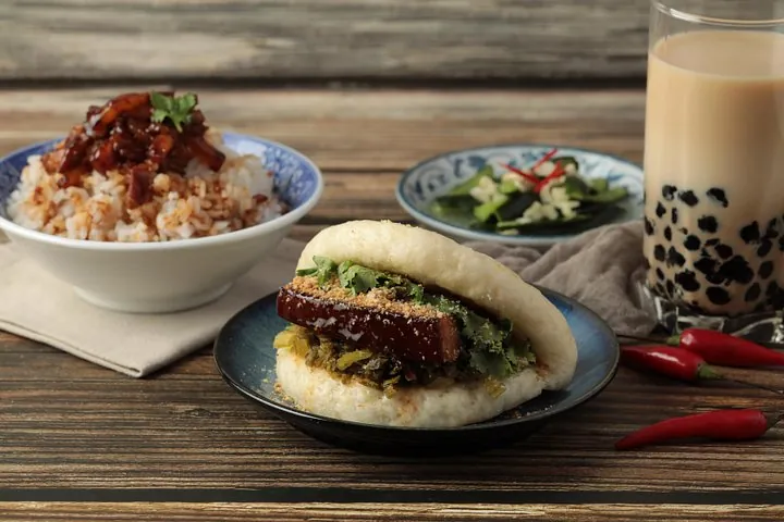 Street Food Cooking Class in Taipei: Gua Bao/Lu Rou Fan/Boba Tea