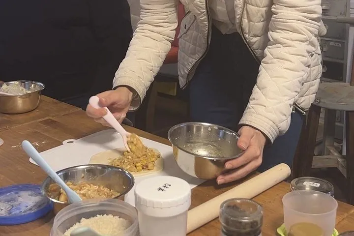 Make Piroshki in Hakodate and Visit Hidden Spots While Baking — operator photo 4